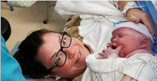 Une femme a fait 19 fausses couches avant de donner naissance à un bébé de 14 livres en bonne santé: Il est absolument parfait