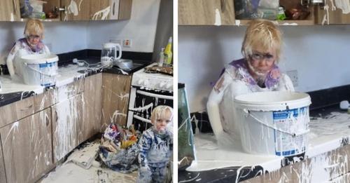 Les tout-petits s'amusent avec de la peinture et décident de rénover toute la cuisine