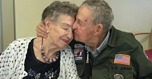 Une mamie française à la surprise de retrouver le soldat américain qu’elle avait aimée pendant la guerre